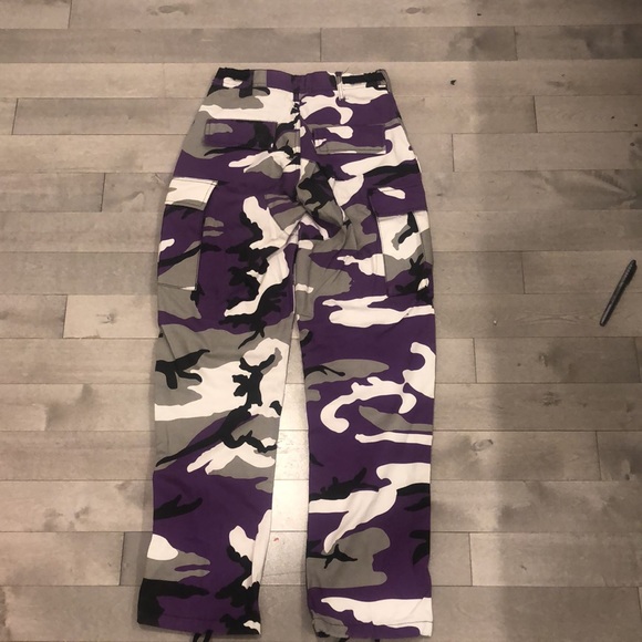 TO DIE FOR CARGO PANTS!! - Picture 2 of 3